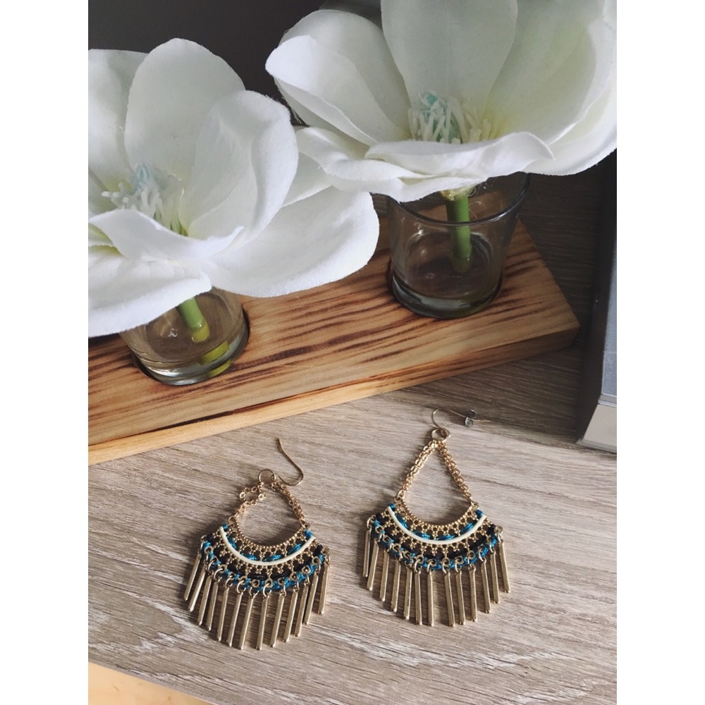 Pretty blue & gold chandelier earrings ✨